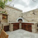 The Yard Traditional * Васа