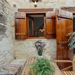 The Yard Traditional Дом отдыха