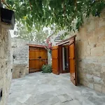 The Yard Traditional Васа