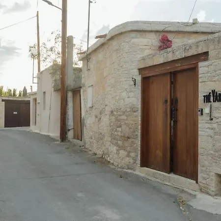 The Yard Traditional * Vasa Kilaniou