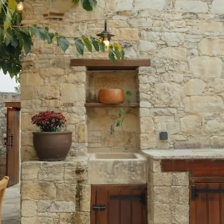 The Yard Traditional Tatil Evi