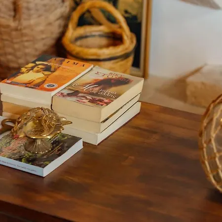 The Yard Traditional * Vasa Kilaniou