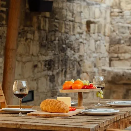 The Yard Traditional Tatil Evi *