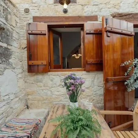 The Yard Traditional Tatil Evi