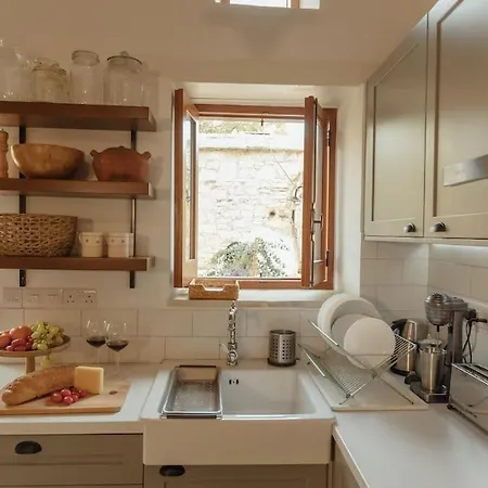 The Yard Traditional Vasa Kilaniou