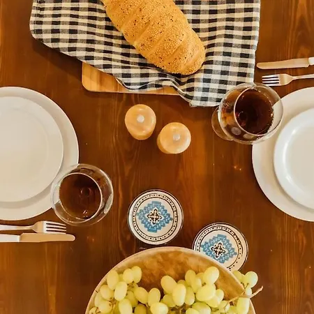 The Yard Traditional * Vasa Kilaniou