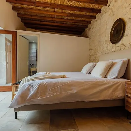 The Yard Traditional Tatil Evi