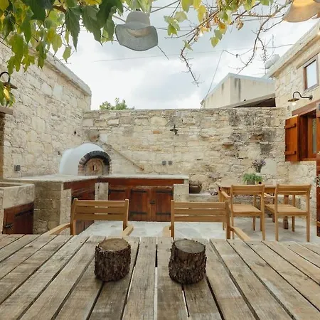 The Yard Traditional Tatil Evi *