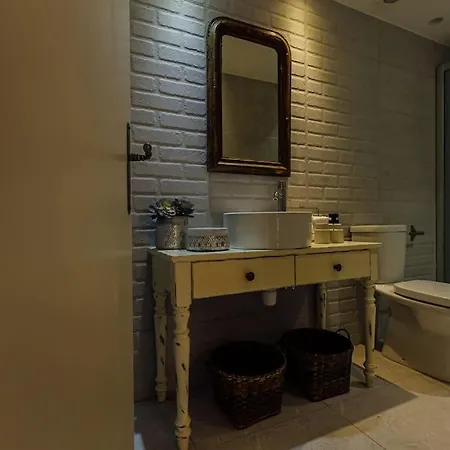 The Yard Traditional Tatil Evi