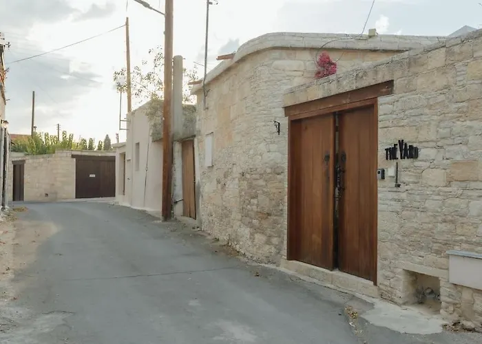 The Yard Traditional * Βάσα Κοιλανίου