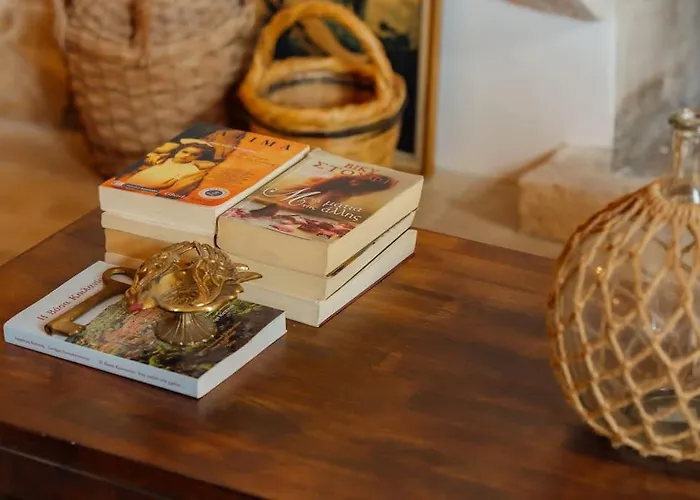 The Yard Traditional * Βάσα Κοιλανίου