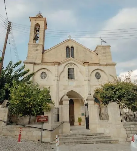 The Yard Traditional * Βάσα Κοιλανίου