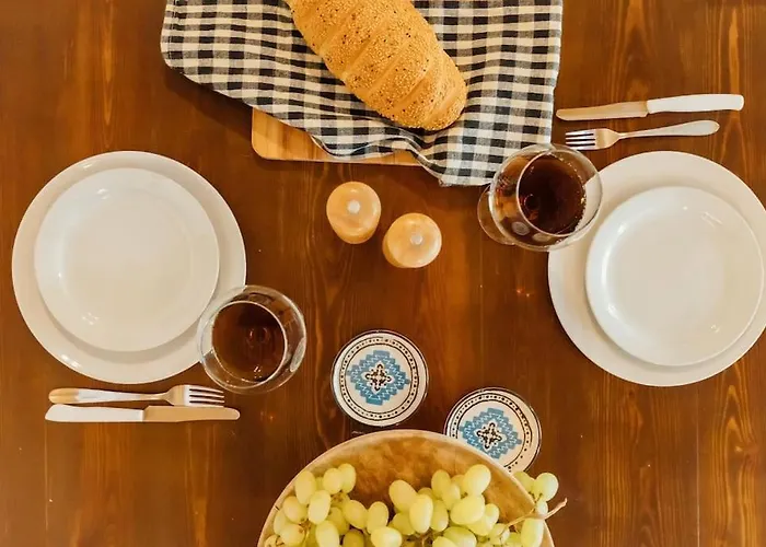 The Yard Traditional * Βάσα Κοιλανίου