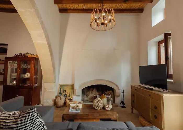 The Yard Traditional Βάσα Κοιλανίου